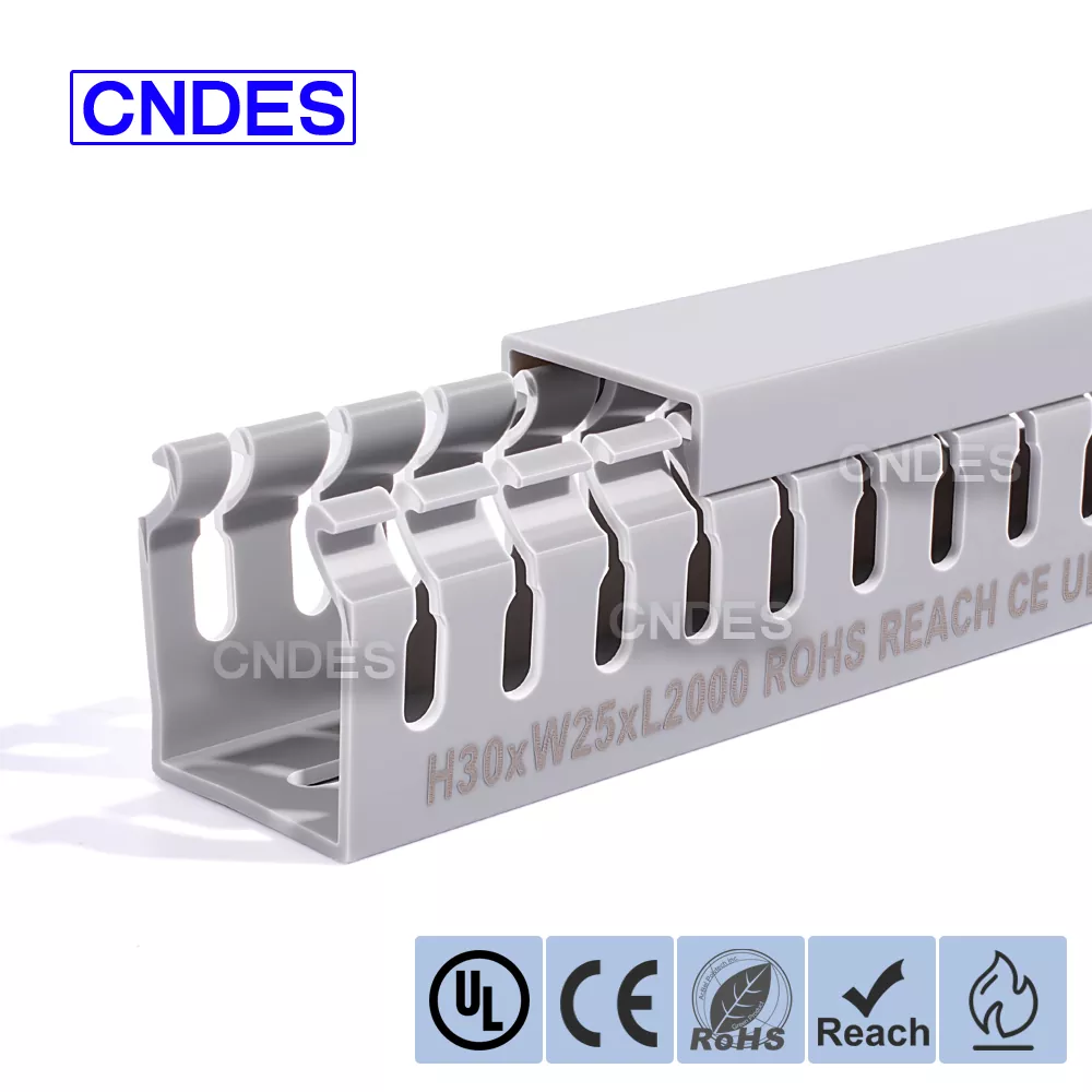 Защитный канал для проводов из ПВХ с прорезями 30 × 25